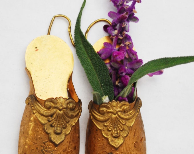 Vintage Brass Match Holder - Victorian shoe - wall hanging holder - small dried flower vase -