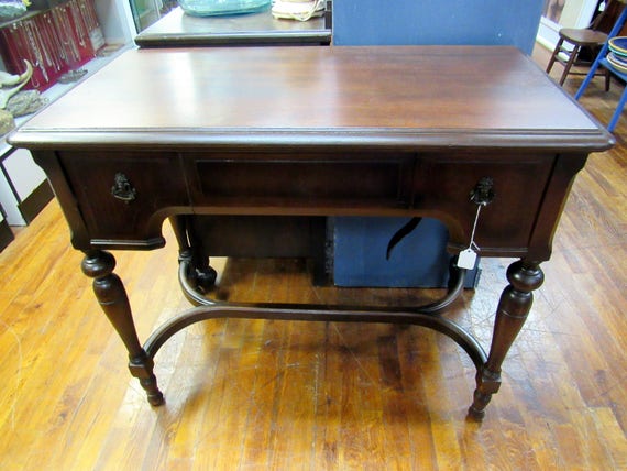 White Sewing Machine Co Mount Vernon library table