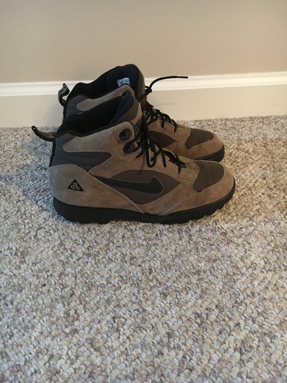 hike nike vintage