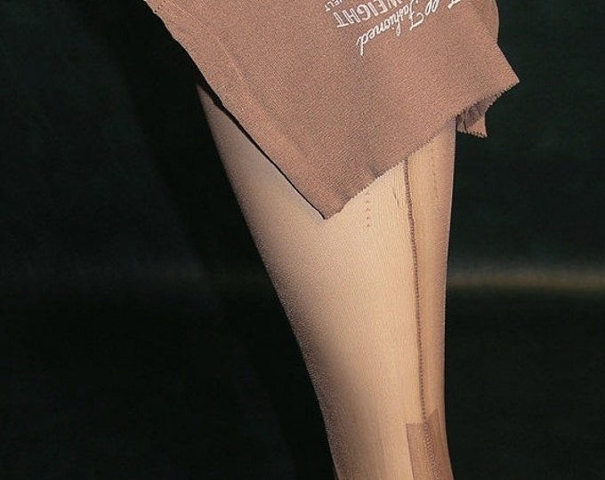 30% OFF 1 pair VTG OUTSIZE full fashioned seamed nylon stockings 10 X 31 1/2" Beige