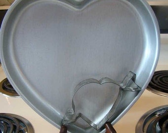 Heart shaped cake pan, heart shaped cookie cutter, heart cake pan and cookie cutter, Wilton heart cake pan, vintage heart cookie cutter