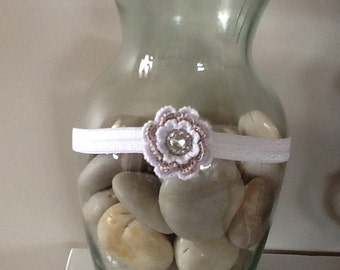 Soft stretch elastic headband with white & silver crochet flower - Flower girl headband - Stretch headband - Flower headband -