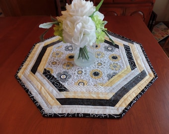 Floral Table topper, Gray floral Table Mat, Quilted Table Mat, Quilted Table topper
