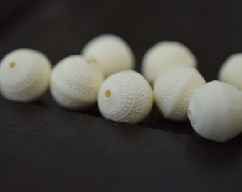Vintage Bone Cream Beige Etched Lucite Beads, 20pcs, 10mm