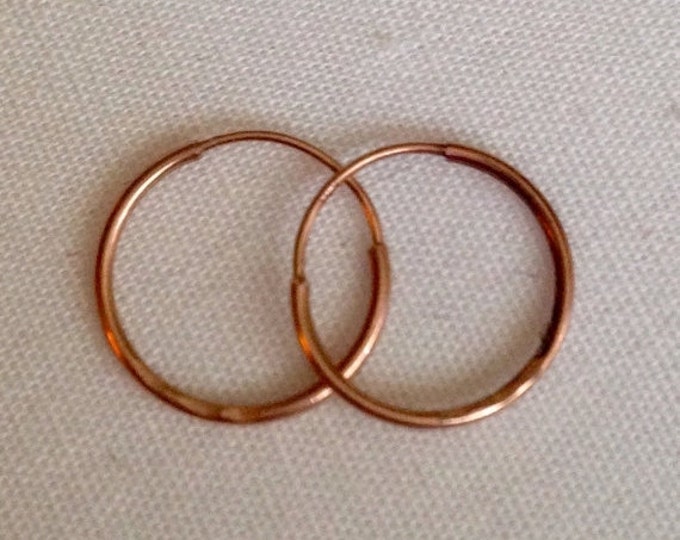 Storewide 25% Off SALE Beautiful Vintage 14k Petite Rose Gold Designer Etched Hoop Earrings Featuring Elegant Gloss Style Finish