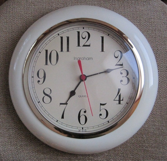 Ingraham Wall Clock Quartz Off White Gold Rim Uses AA