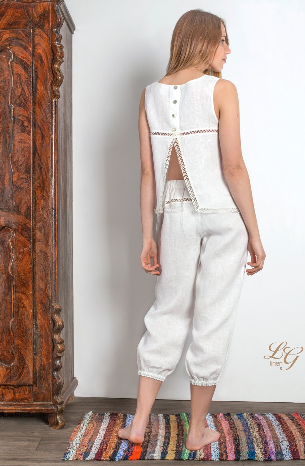 white linen cropped trousers