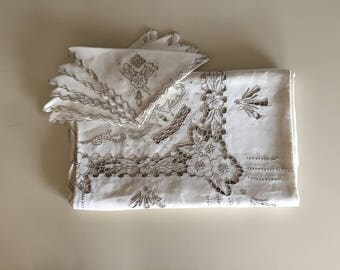 Vintage 50s Embroidered Rectangular Linen Tablecloth & Napkins