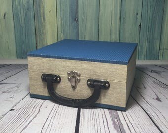Vinyl Record Storage .Vintage Records Case . Wooden Record Carrier Case . 45/7" Vinyl Singles Record Holder . Wooden Box . Carrying Box .