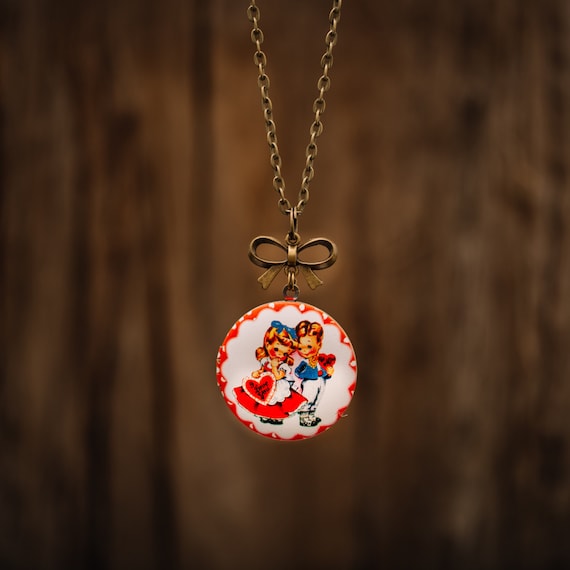 FREE WORLDWIDE SHIPPING - Feminine Vintage Cartoon Bronze Locket - Vintage Cartoon Love - Bow - Large Locket Long Chain