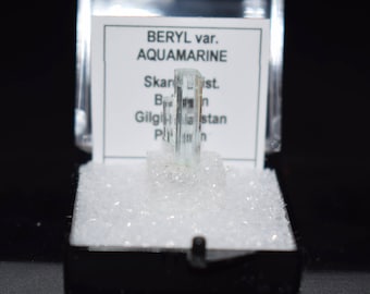 Aqua Marine, Thumbnail Crystal, Crystal Specimen, Mineral, Blue, Raw Crystal, Natural Crystal, Pakistan Crystal, Reiki, Wicca, Beryl, Gem