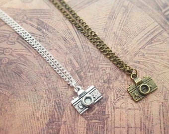 Camera Necklace, Photography Jewellery, Retro Jewelry, Vintage Fashion, Travel Jewelry, Photographer Gift, Camera Charm, Photo Buff, Gifts