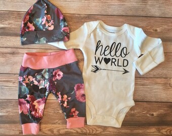 Hello World Gray Floral Baby Girl Outfit, Pink and Gray, READY TO SHIP, Coming Home Outfit, Going Home Outfit, Floral Outfit, Newborn Girl
