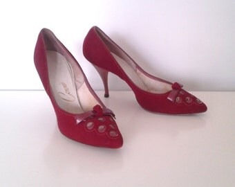 Vintage 1950's Connie Wine Red Suede Pointy Toe Heels Pumps Cut Outs Bow Sz 6 1/2 - 7 N Ladylike Mid Century