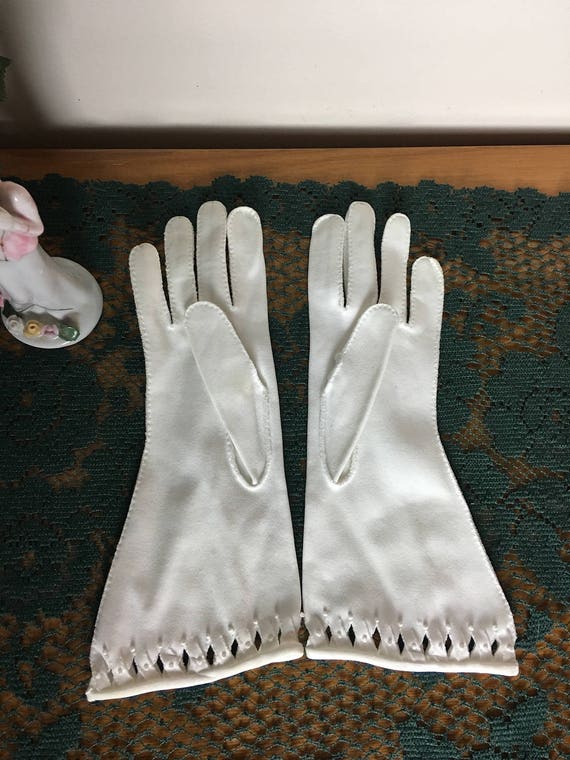 Vintage Ladies White Cotton Gloves 1960s