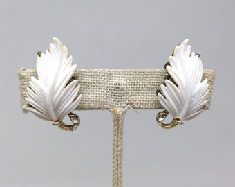 Gorgeous Signed Lisner Thermoset Flower Silver Tone Vintage Estate Earrings