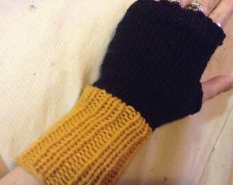 Black Widow Gauntlet Fingerless Gloves - Hand-knit Arm Warmers