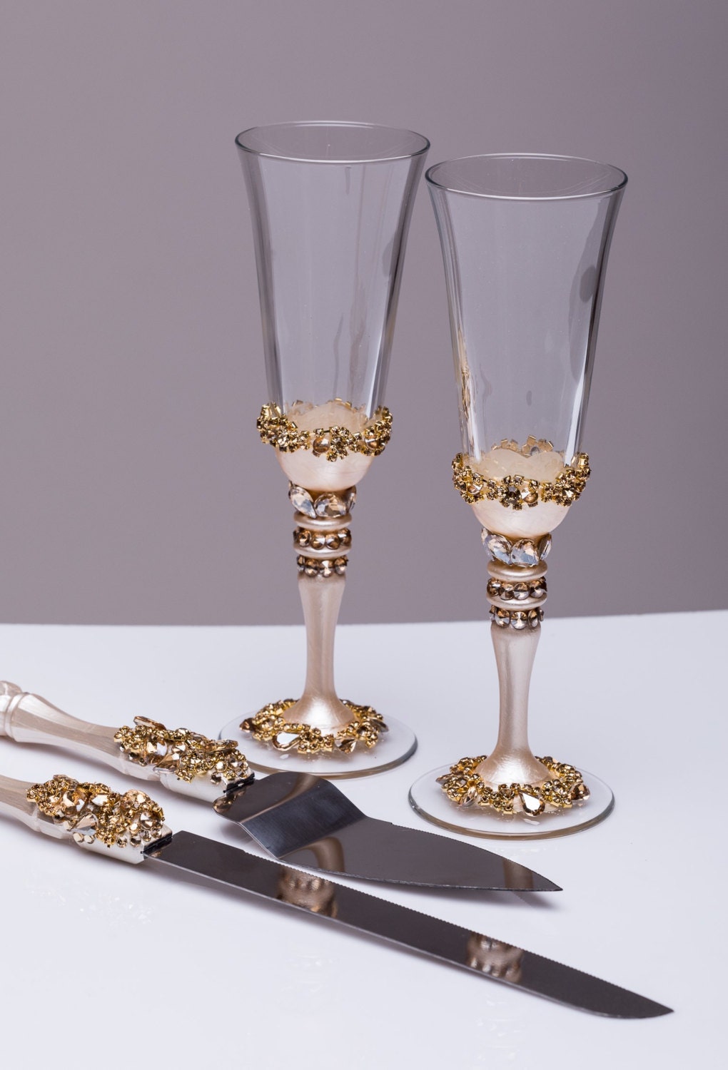Wedding Glasses And Cake Knife 31 Unique and Different DESIGN Ideas