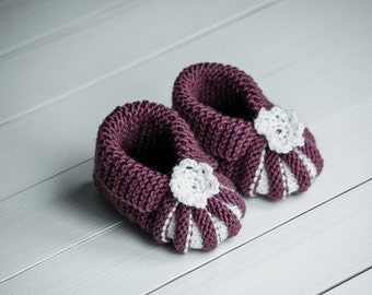 Purple baby booties Baby girl booties Baby shower gift Violet booties Knitted baby booties Hand knit booties Hand knit gift Lilac booties
