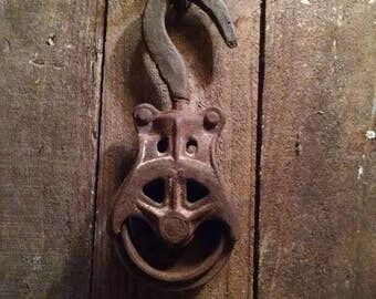 Heavy Iron Pulley -10 Inch Antique Swivel Hook Pulley