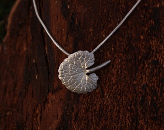 Small pendant sheet officinale NGO