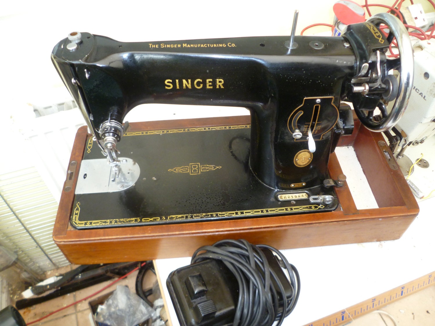 Vintage 201 Singer SEMIINDUSTRIAL Sewing Machine 1955