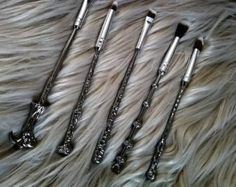 FREE SHIPPING Harry Potter Wand Make Up Brush 5 PC Set / griffindor / wizards wands / harry potter makeup brush /Plastic handles