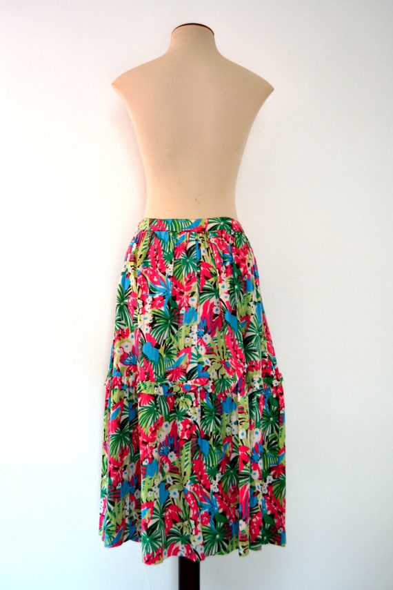 Fabulous Vintage Tropical Printed Full Skirt in a Beautiful