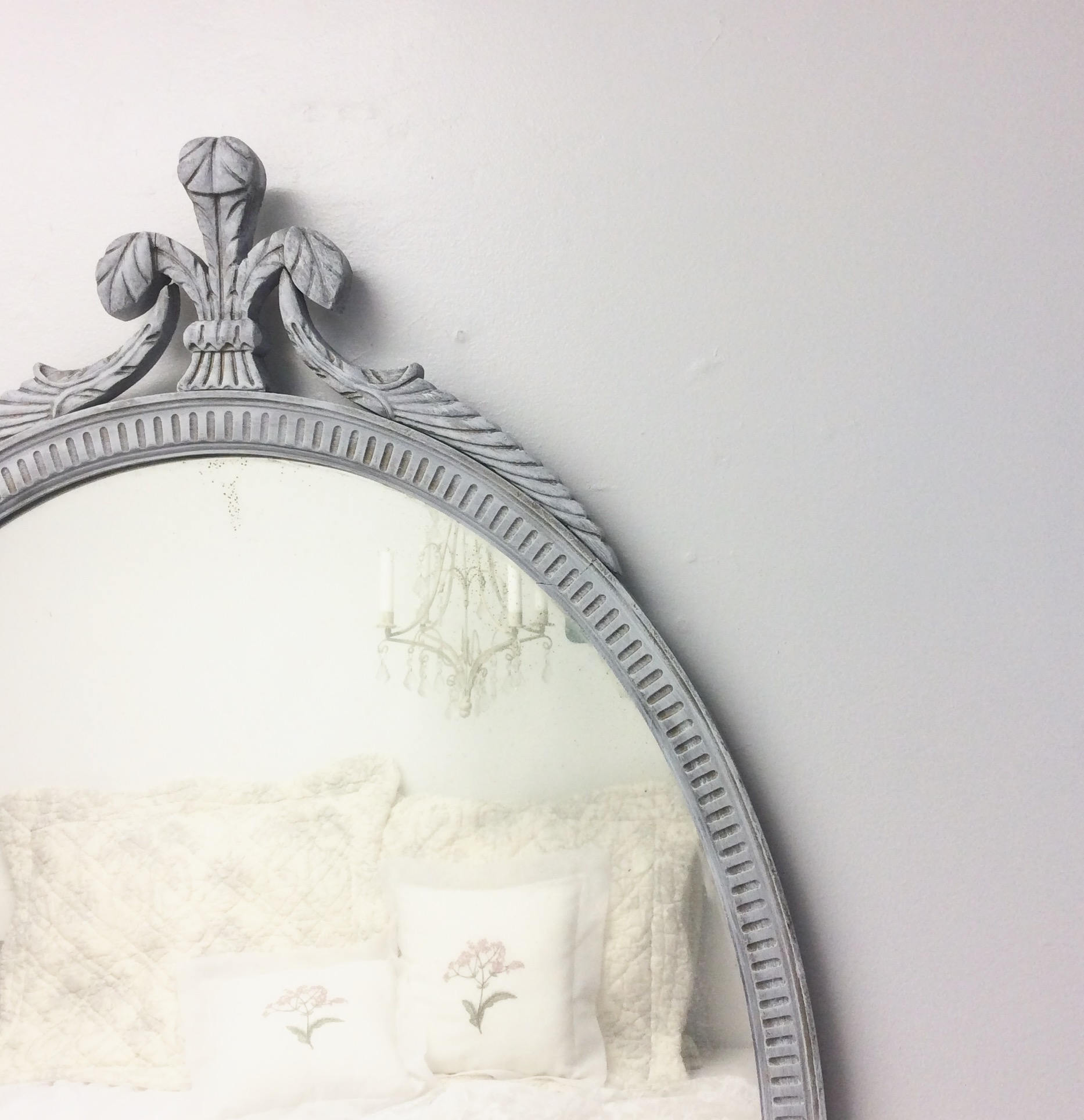 VINTAGE FRAMED MIRRORS For Sale Large Oval Antique Framed