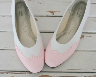 1980s BABY PINK Heels...size 8 womens...shoes. pumps. pink heels. cinderella. princess. wedding. party heels. mod. retro. two toned heels