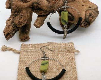 Boucles d'oreilles péridot//bohémienne//plume//serpentine//tendance 2017// Boho green perodot earrings//feather