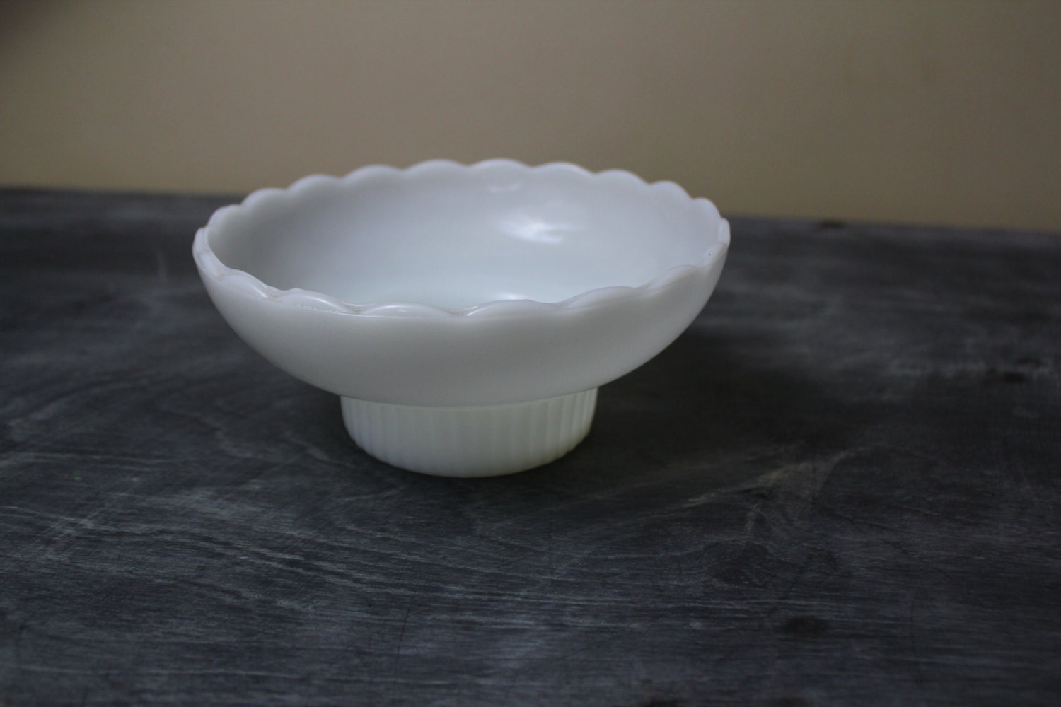 Eo Brody White Scalloped Bowl Beautiful Milk Glass Vintage 