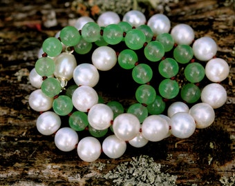white pearl and green jade necklace