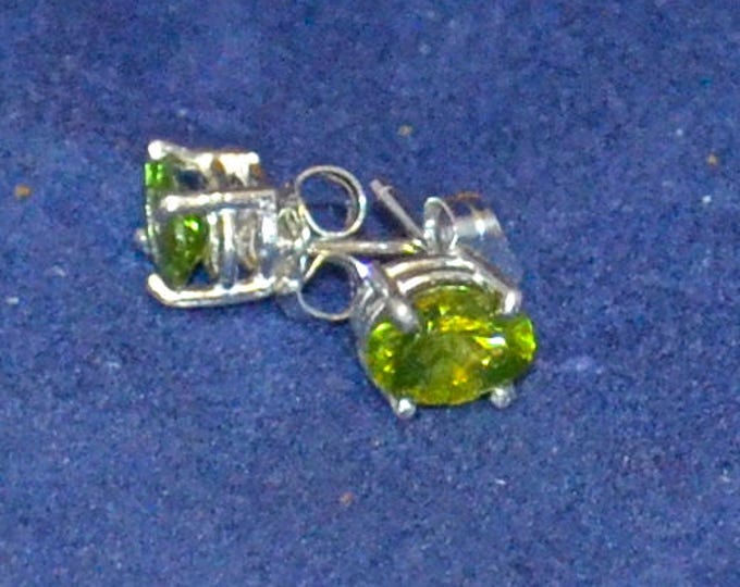 Peridot Earrings, 7x5mm Oval, Natural, Set in Sterling Silver E1033