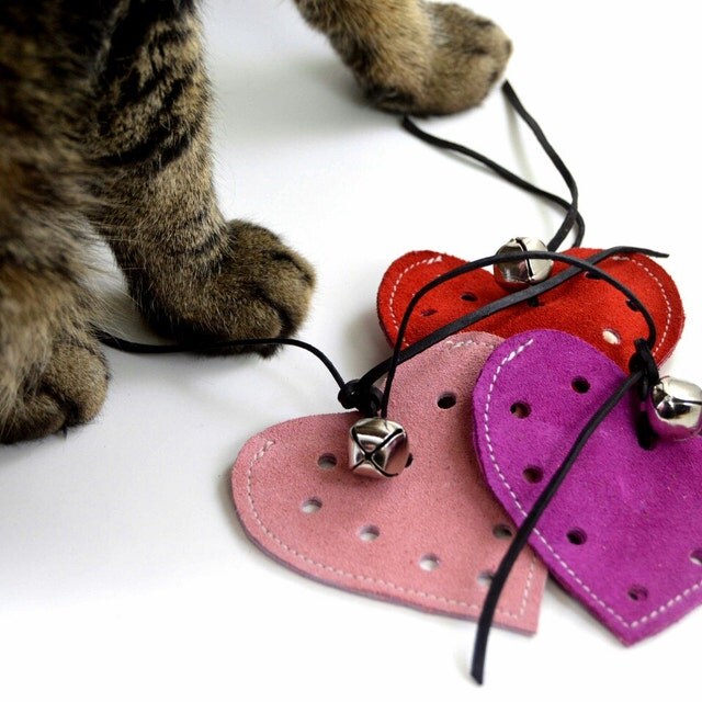 Unique cat toys. Your kitty will go wild by PrimalKitty on Etsy