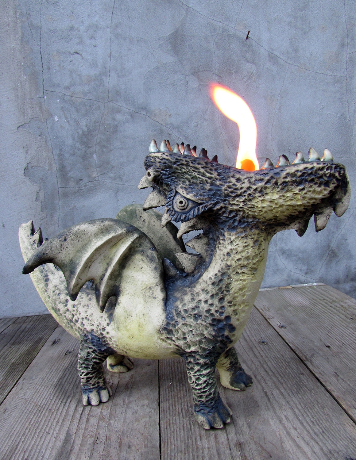Ceramic dragon oil lamp