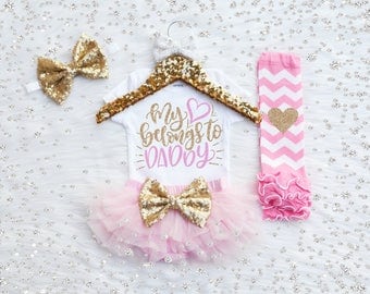 My Heart Belongs to Daddy Baby Girl Outfit. Father's Day Outfit, Baby's First Father's Day, Daddy's Girl, Pink and Gold Glitter. Bloomer