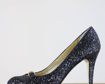 Juicy Couture Classic Feminine Black Sequinned High Heel Pumps Small Front Buckle Size 7 Made in Italy 3.5" Heel Gold Sole