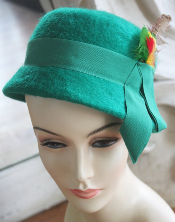 Vintage Green Wool Hat With Feathers