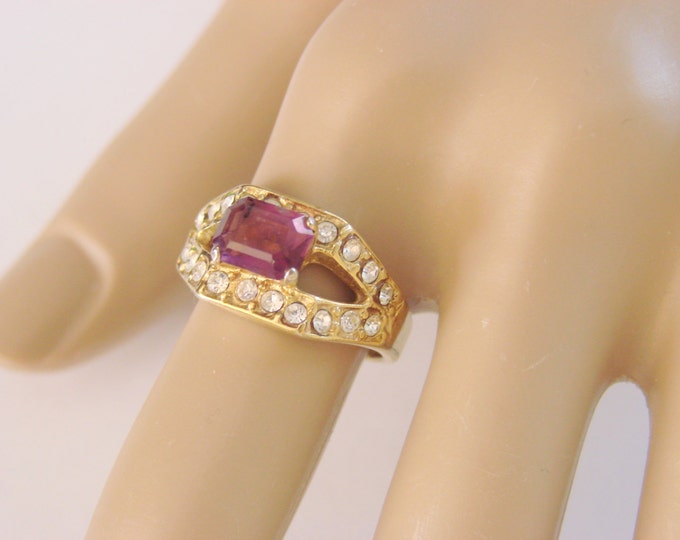 Vintage 18KT Gold Electroplate Amethyst Rhinestone Ring