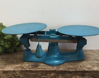 Vintage Balance Scale Turquoise Cast Iron Penn Scale Antique Fixer Upper Style Industrial Utility Kitchen Scale Farmhouse Cottage Chic Blue