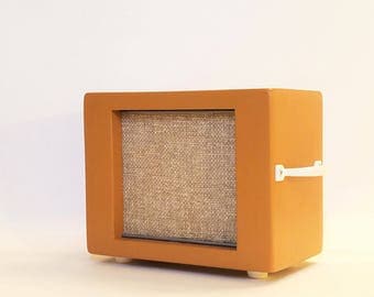 solid pine guitar speaker cabinet, this "Lil Anvil" is built for a 5-30 watt tube guitar amplifier, 55 watts rms 8ohms