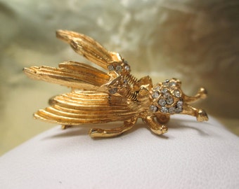 Yellow Gold-Plated and Crystal Fly Brooch with Unique Fluttering wings.