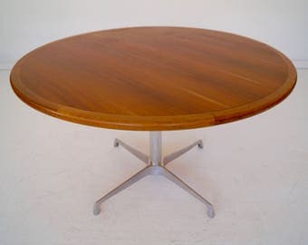 Beautiful Round Mid-Century Modern Dining Table w/ Herman Miller Inspired Design