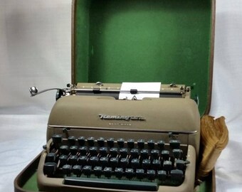 Mid Century Manual Typewriter, Remington Quiet Riter, Vintage 1950’s, Writer Gift, Office Décor, Beatnik - Boho Style, FREE Shipping