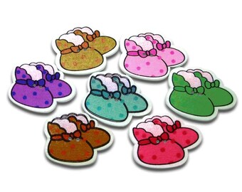 10 wooden buttons pins