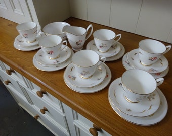 Universal Ware English Bone China Tea Set/Universal Pottery from Cambridge