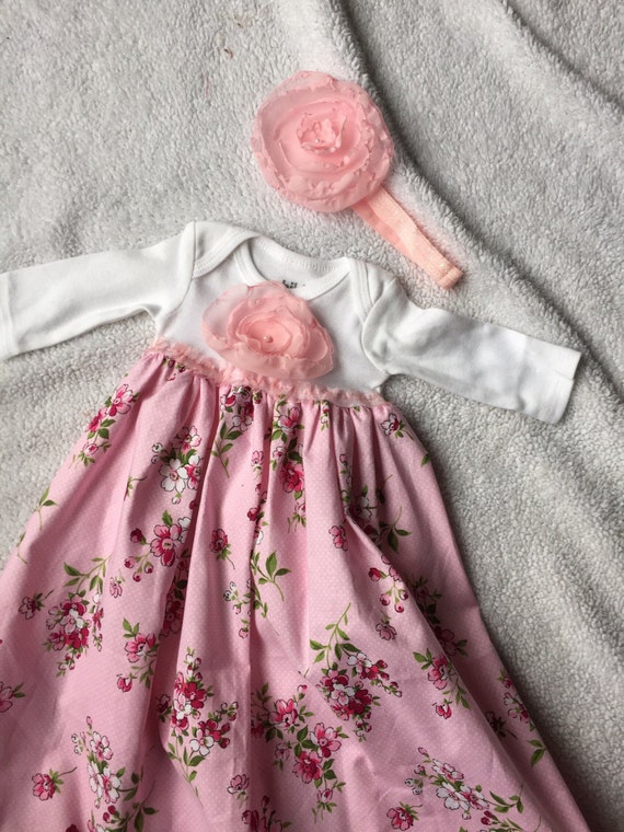 Adorable Baby Easter dress with Little flowers by BabyBlossomWear