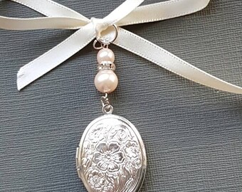 Bridal Wedding Bouquet Photo Charm Oval Silver Bouquet Locket with pale Pink Pearls and Organza gift bag