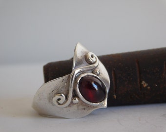 950 silver and garnet ring
